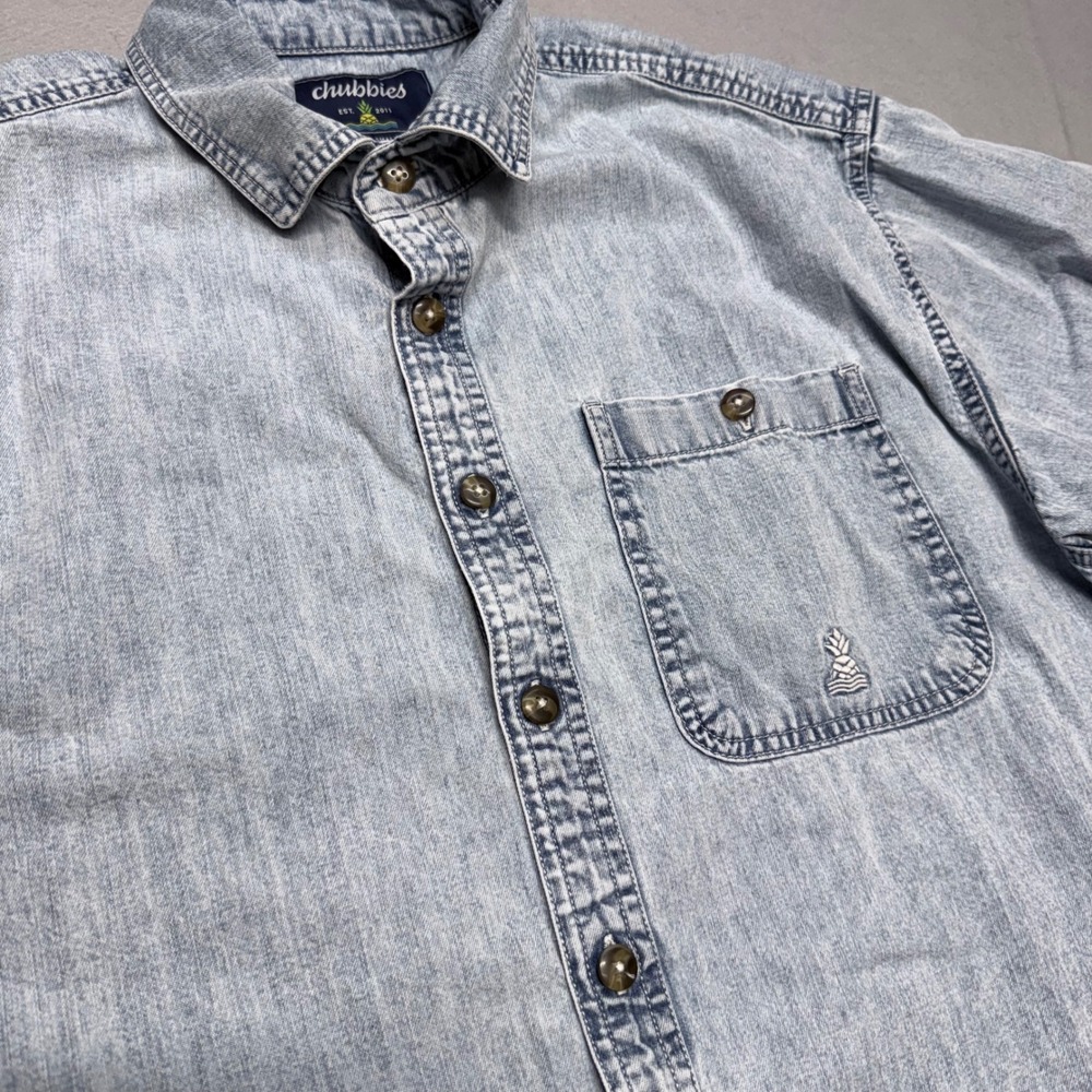 Chubbies The Denim Drift Dock Mens SS Button Down Shirt Small Light Wash Cotton - Picture 11 of 12